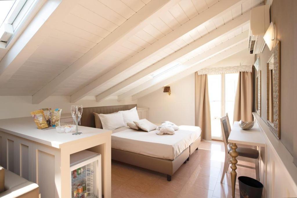 Hotel Lady Mary Milano Marittima Esterno foto