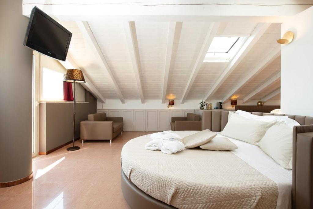 Hotel Lady Mary Milano Marittima Esterno foto