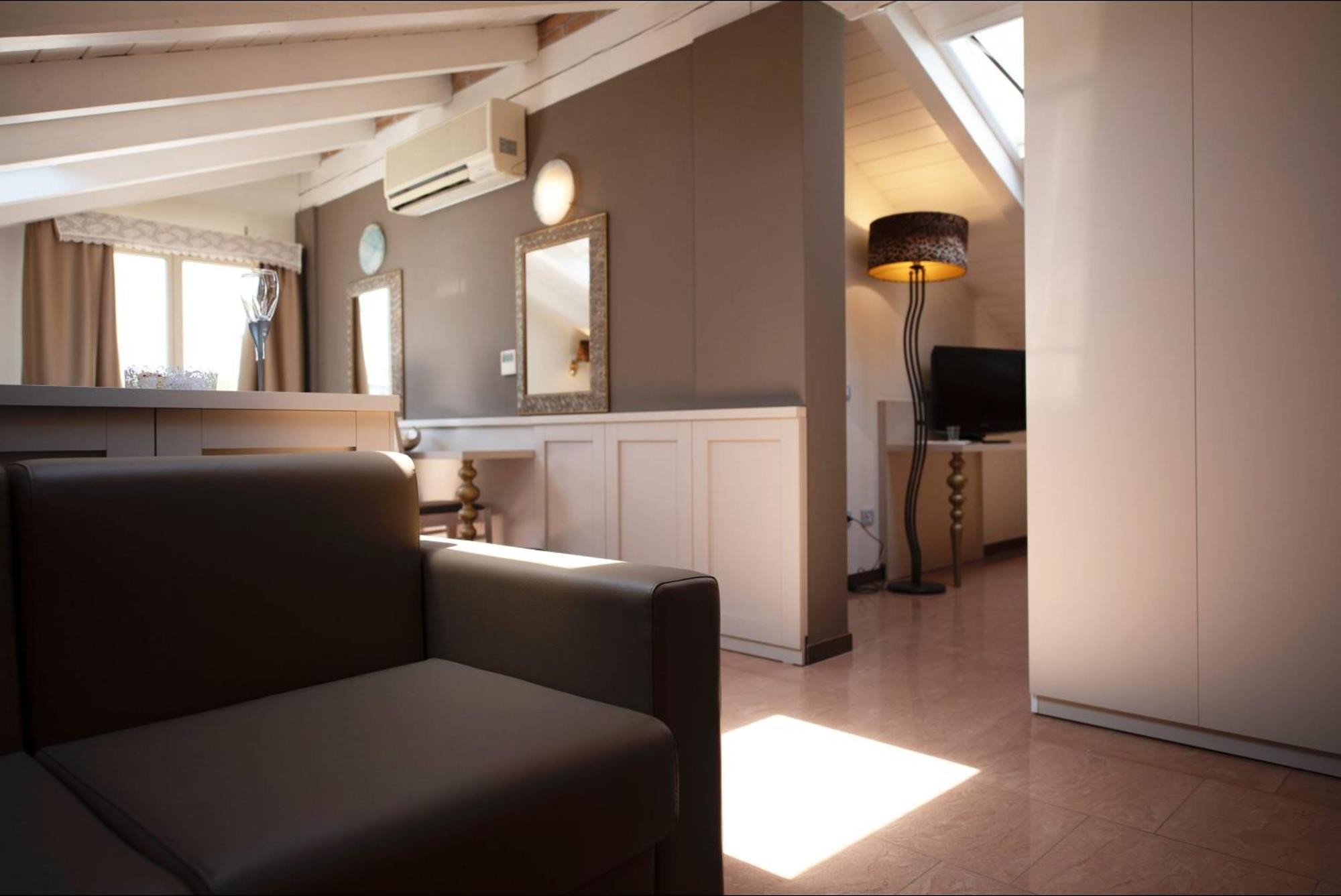 Hotel Lady Mary Milano Marittima Esterno foto