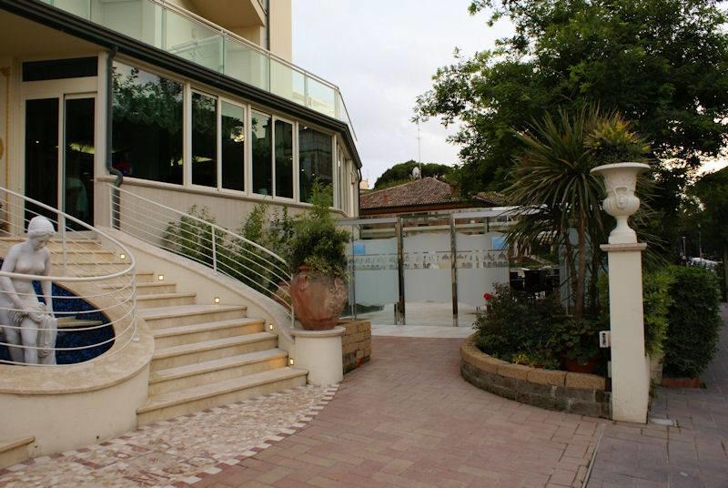 Hotel Lady Mary Milano Marittima Esterno foto