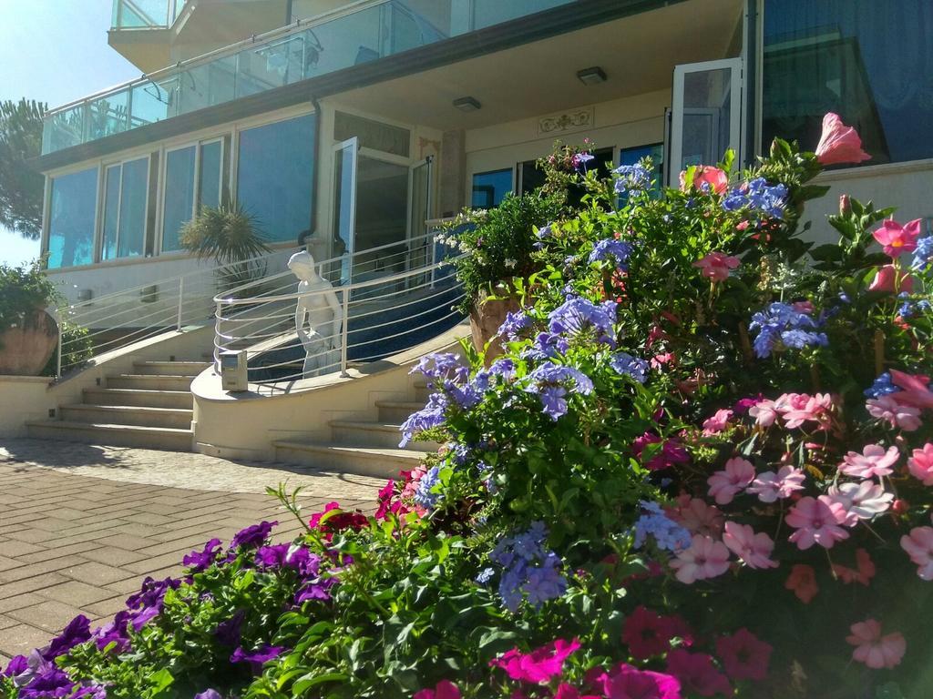 Hotel Lady Mary Milano Marittima Esterno foto