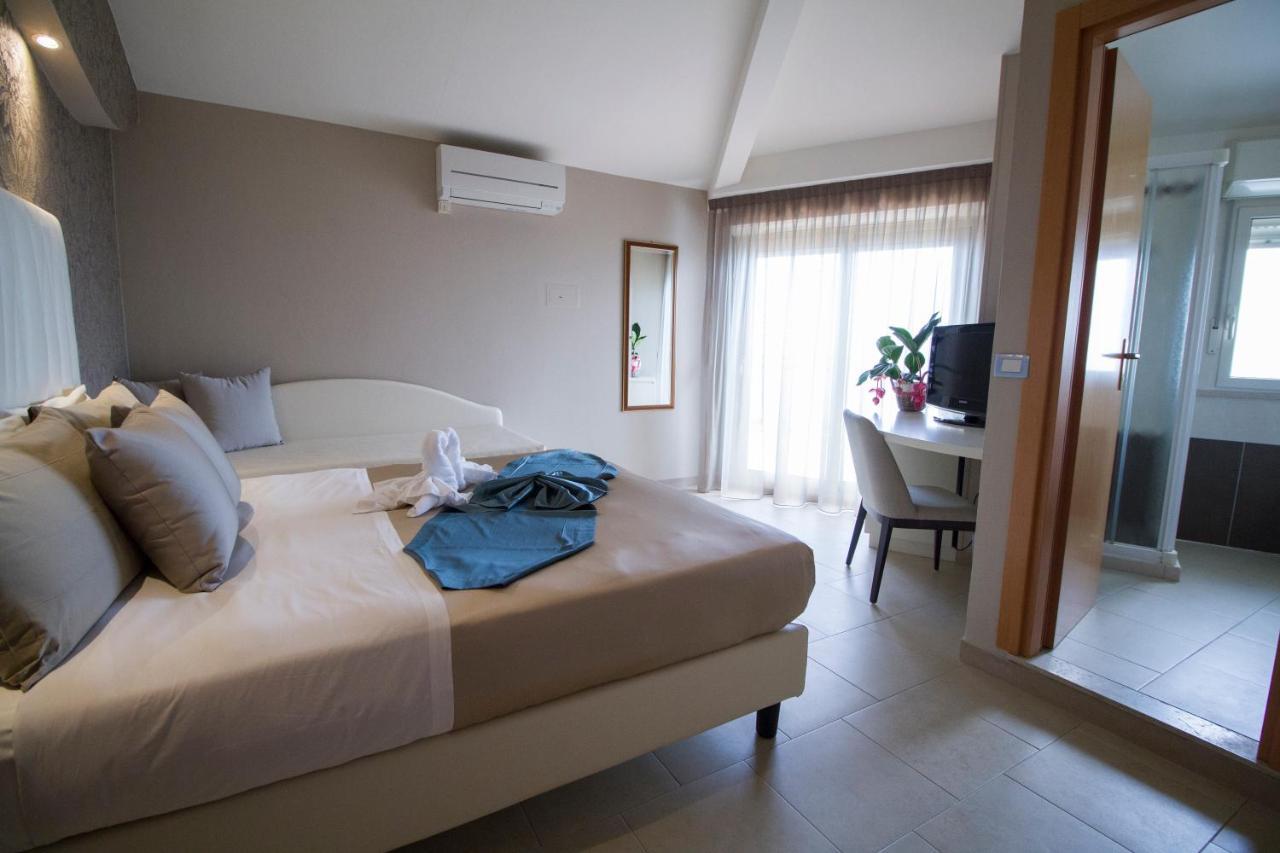 Hotel Lady Mary Milano Marittima Esterno foto
