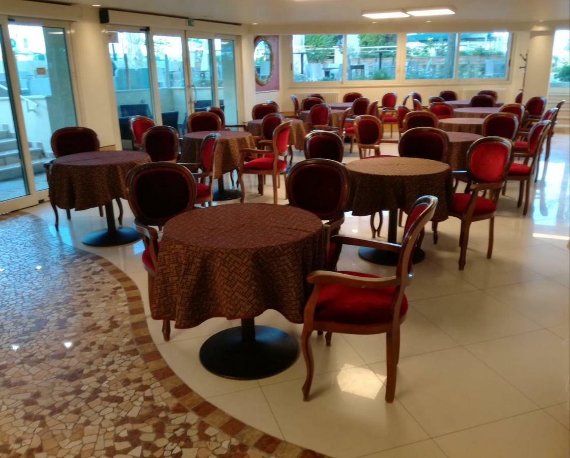 Hotel Lady Mary Milano Marittima Esterno foto