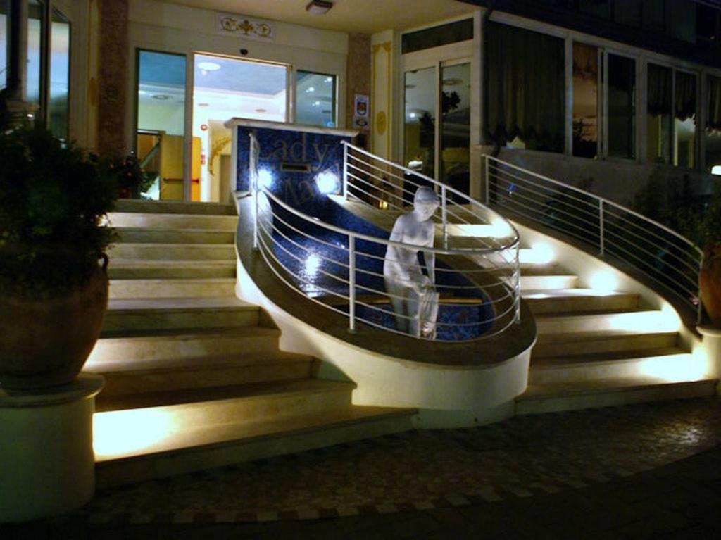 Hotel Lady Mary Milano Marittima Esterno foto